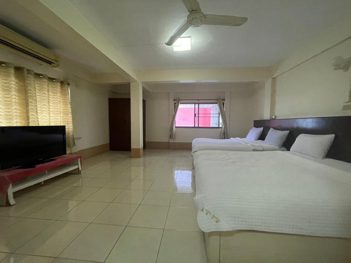 Oyo 75494 President Apartment Pattaya Exterior foto